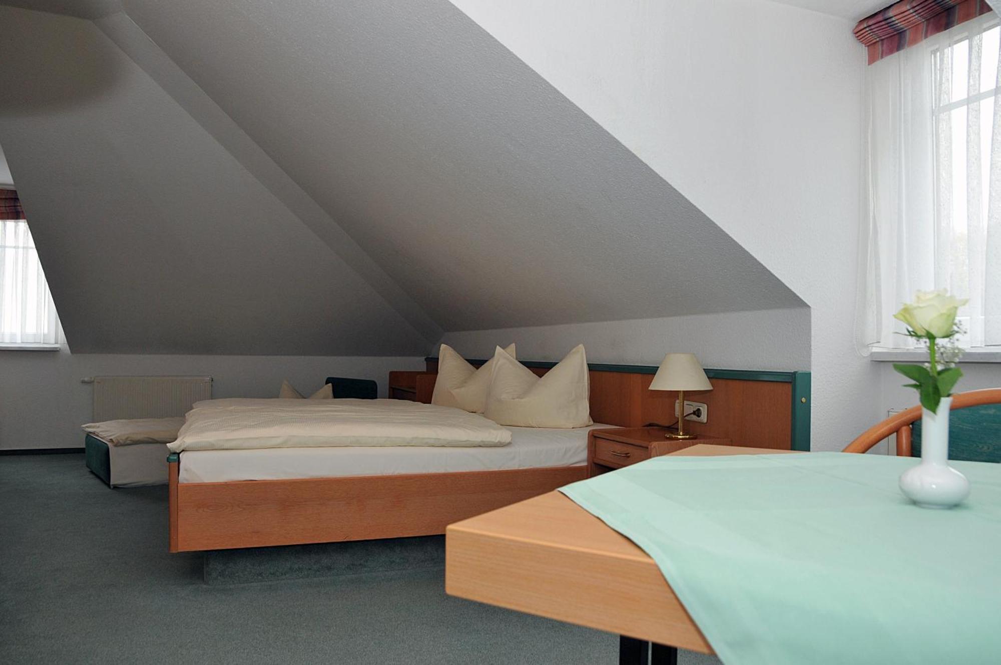 Hotel Friesen Werdau Bagian luar foto