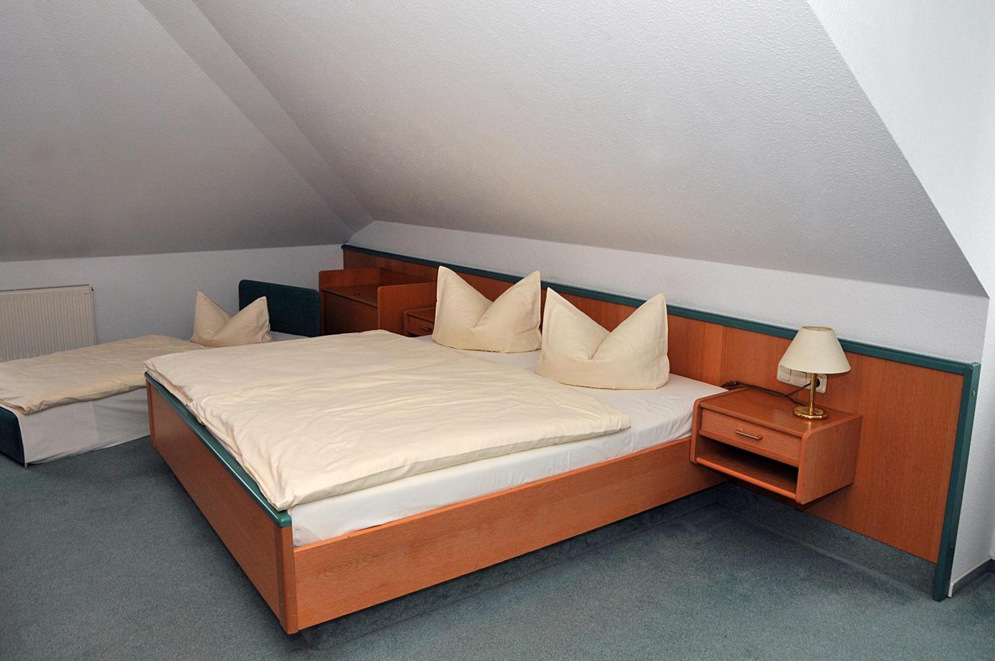 Hotel Friesen Werdau Bagian luar foto