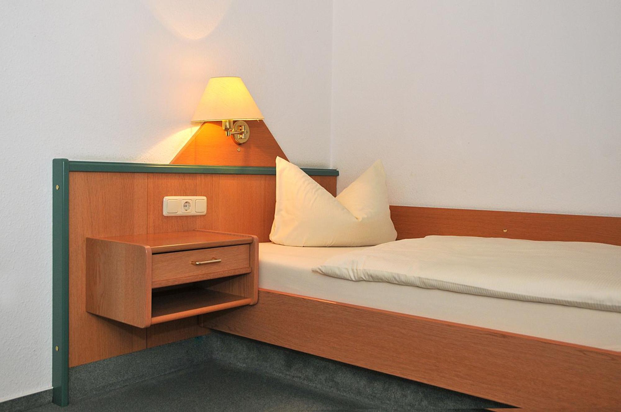 Hotel Friesen Werdau Bagian luar foto