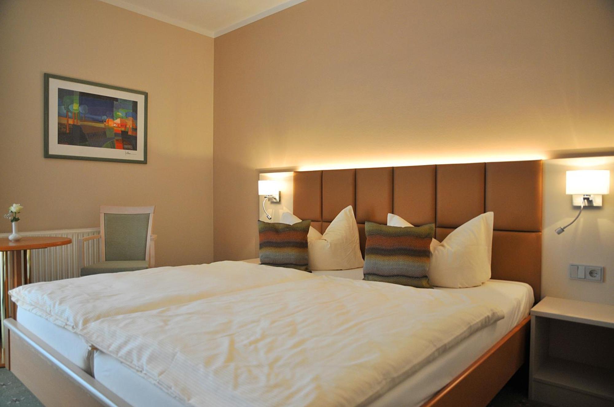 Hotel Friesen Werdau Bagian luar foto