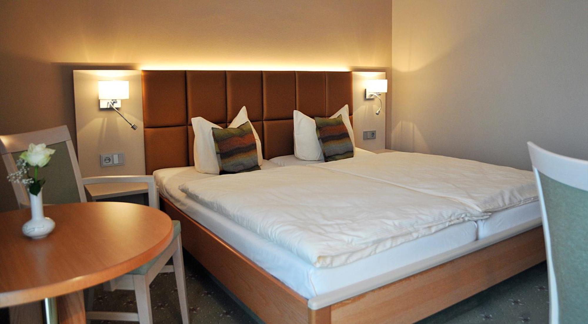 Hotel Friesen Werdau Bagian luar foto