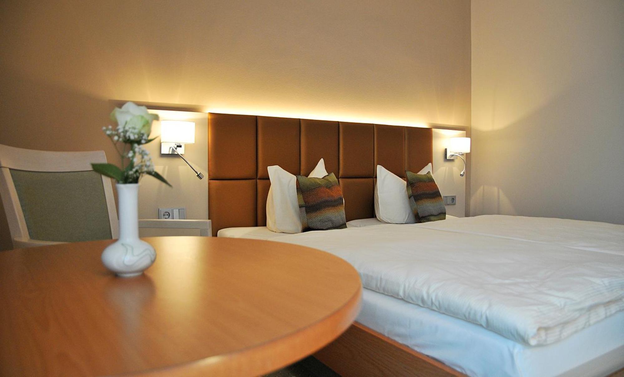 Hotel Friesen Werdau Bagian luar foto
