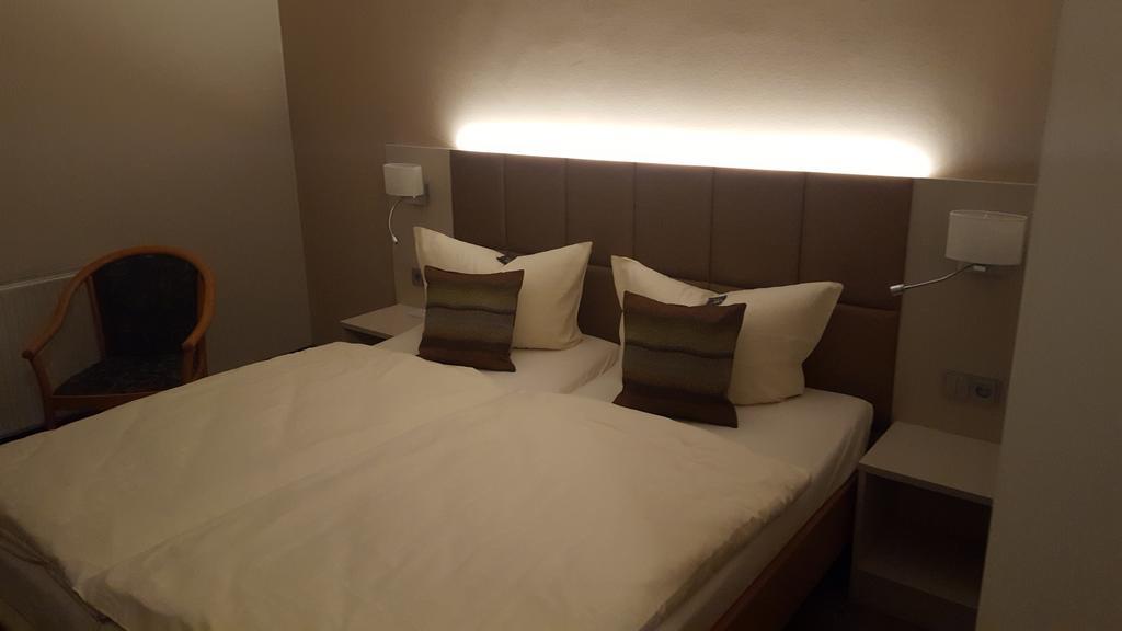 Hotel Friesen Werdau Bagian luar foto