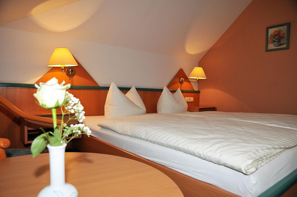 Hotel Friesen Werdau Bagian luar foto
