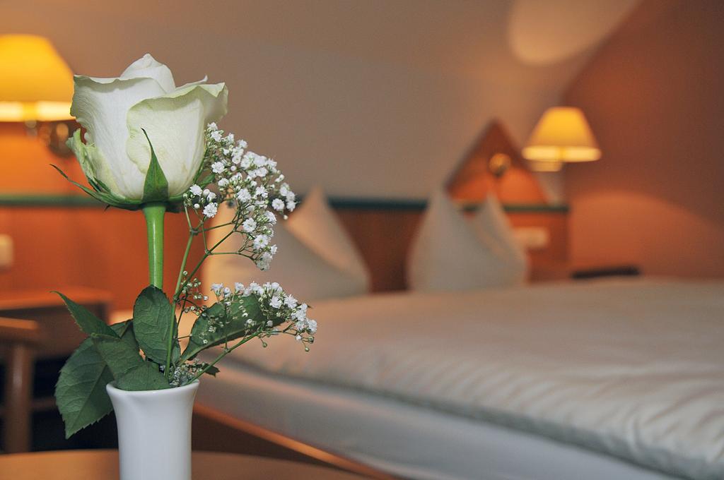 Hotel Friesen Werdau Bagian luar foto