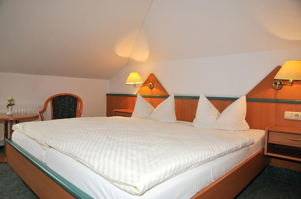 Hotel Friesen Werdau Bagian luar foto