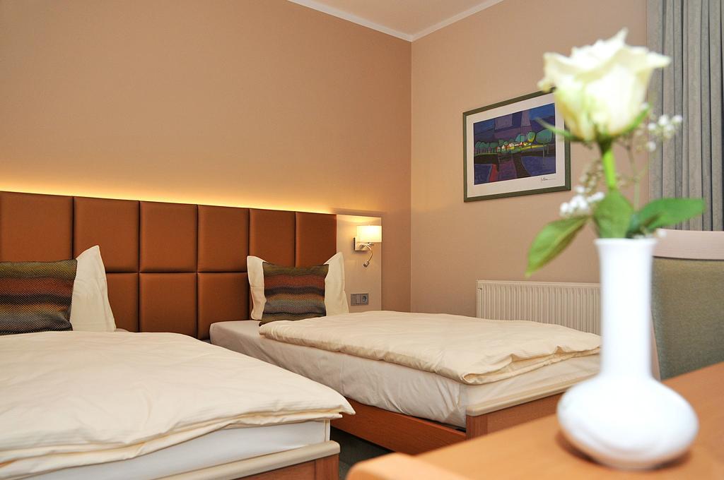 Hotel Friesen Werdau Bagian luar foto