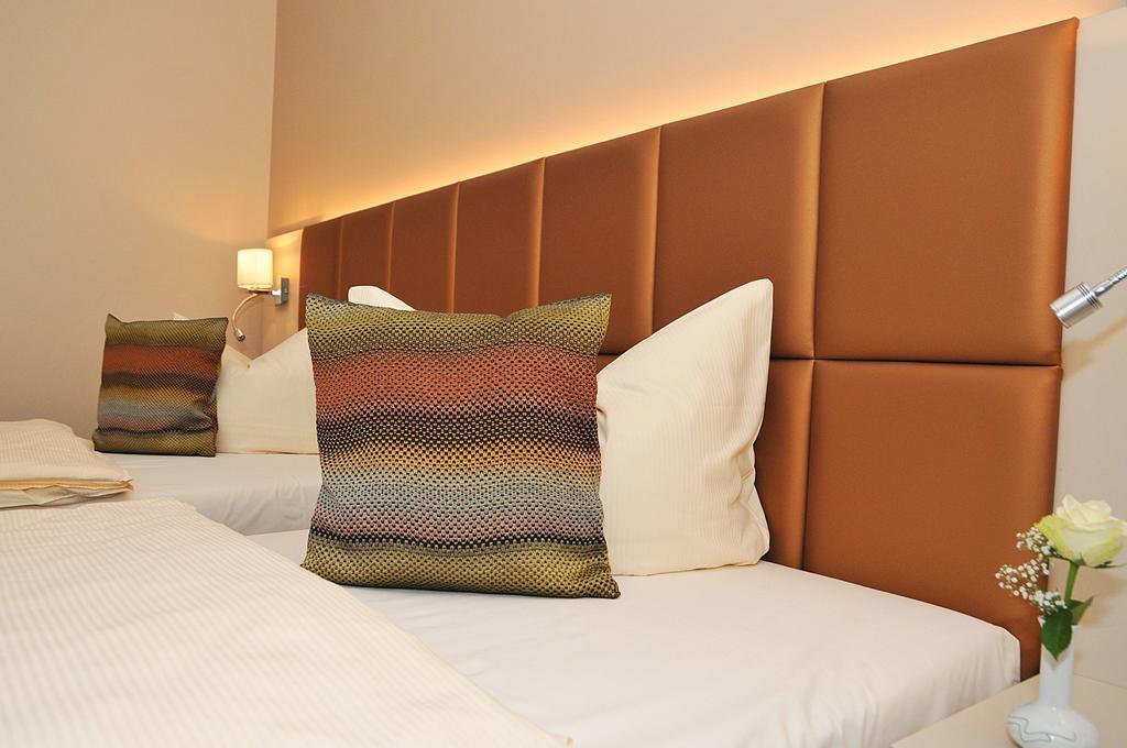 Hotel Friesen Werdau Bagian luar foto
