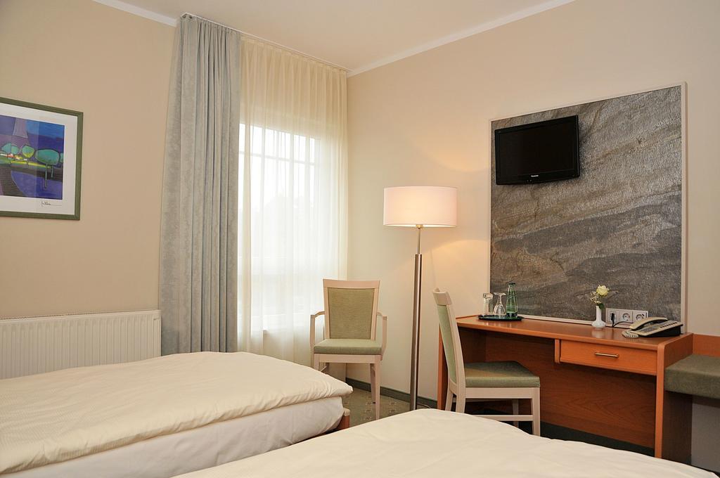 Hotel Friesen Werdau Bagian luar foto