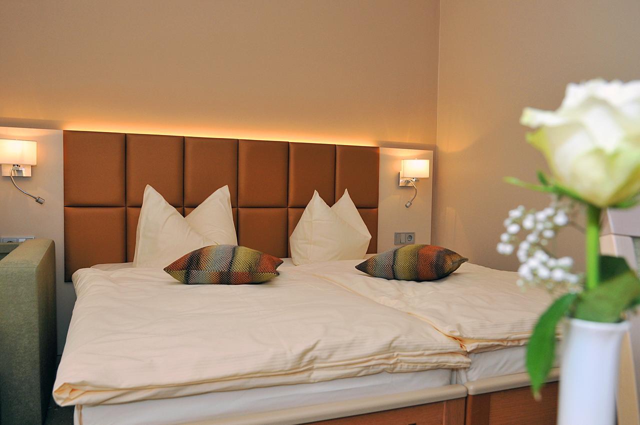 Hotel Friesen Werdau Bagian luar foto